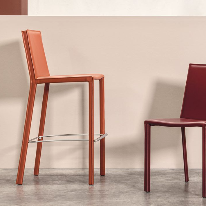 Sgabello-alexia-airnova-arredamento-design-leather-furnishing_03-r01i19e45blprc0j6x0x00tymb5t459ca1kph5qrpi.jpg