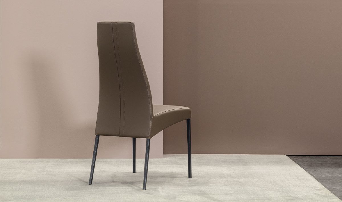 Sedia-carla-airnova-arredamento-design-leather-furnishing-02-qzy7svpylyxuikn6gknnplt0kkbcpiq62x4b8ypxhi.jpg