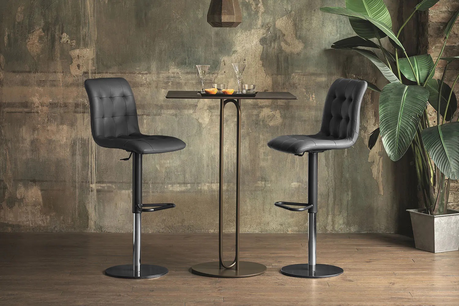 kuga-barstool-03.jpg