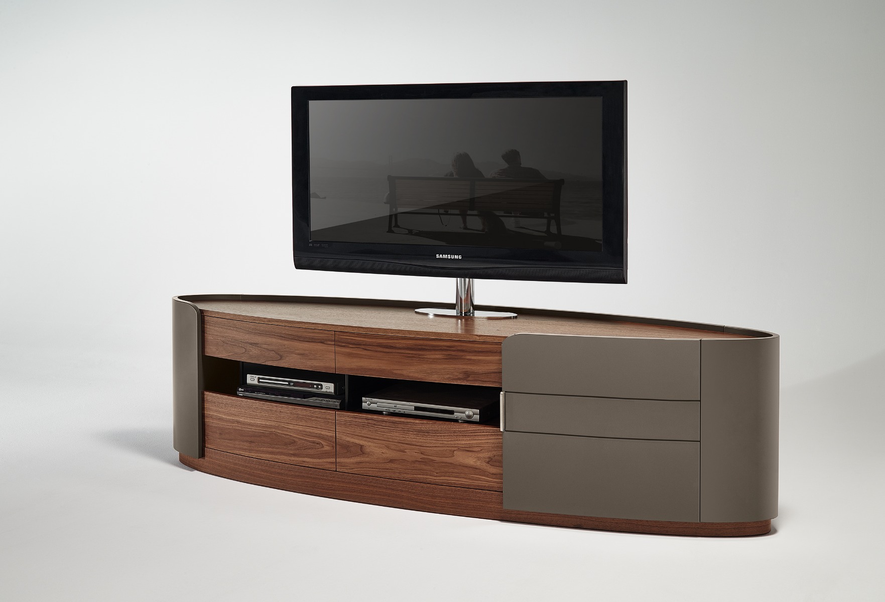 iplus_402_2.jpg