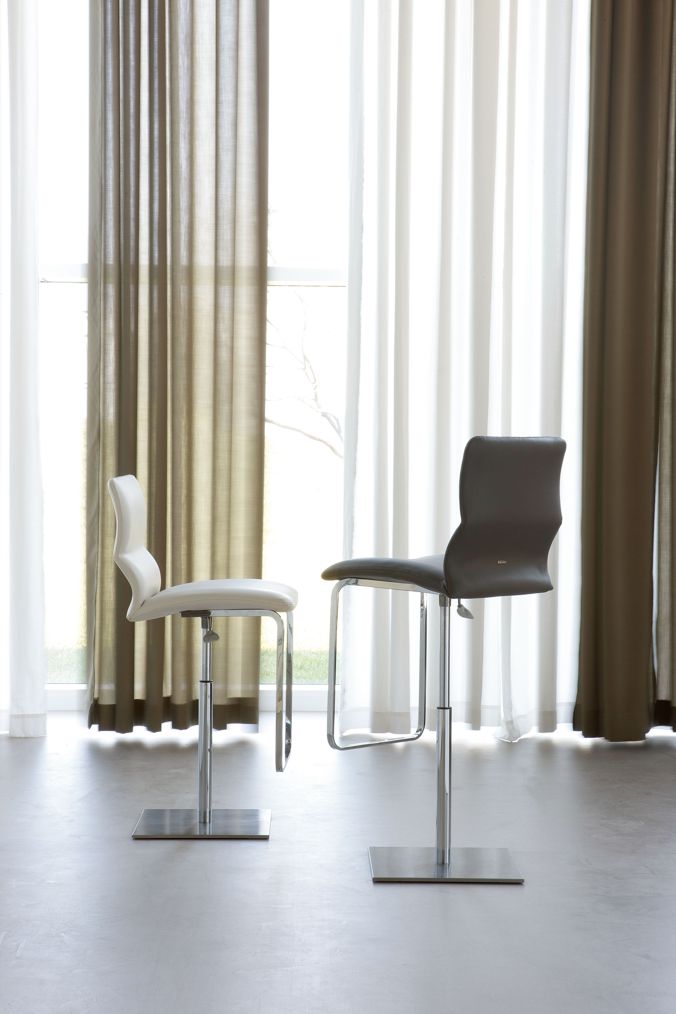 Victor Bar Stool - Thumbnail 2