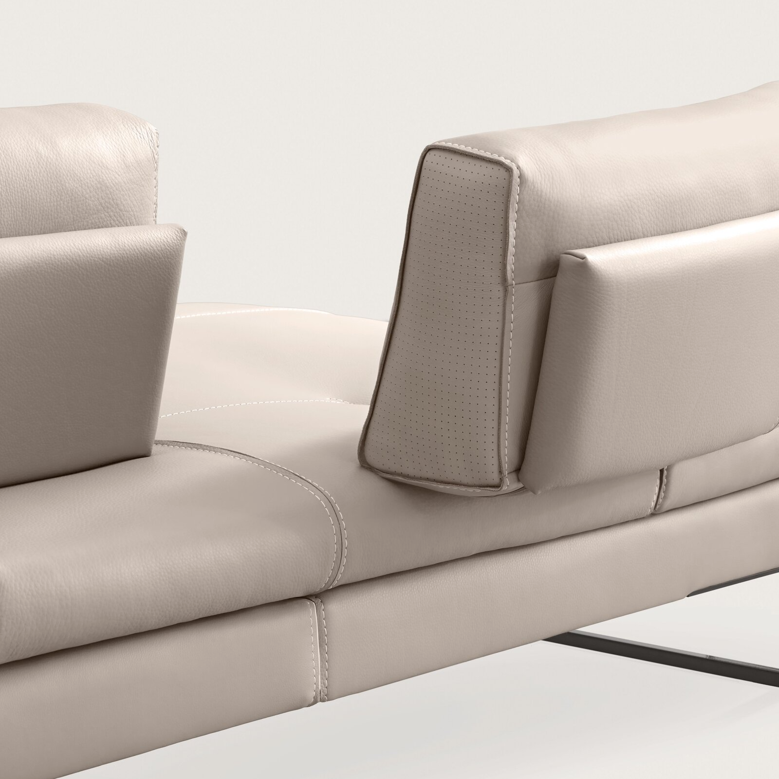 Gamma_Sofa_Sunset_Gallery - 03.1fe05c13.jpg