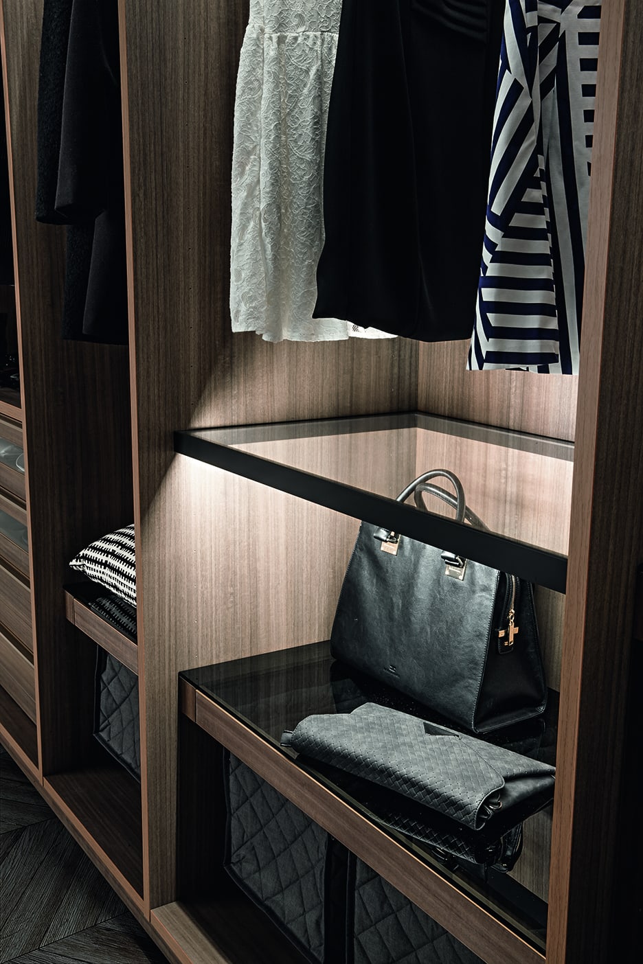 15050_Y-Armadio-Closed-Eucalipto-var-1-mezza-lamp-1.jpg