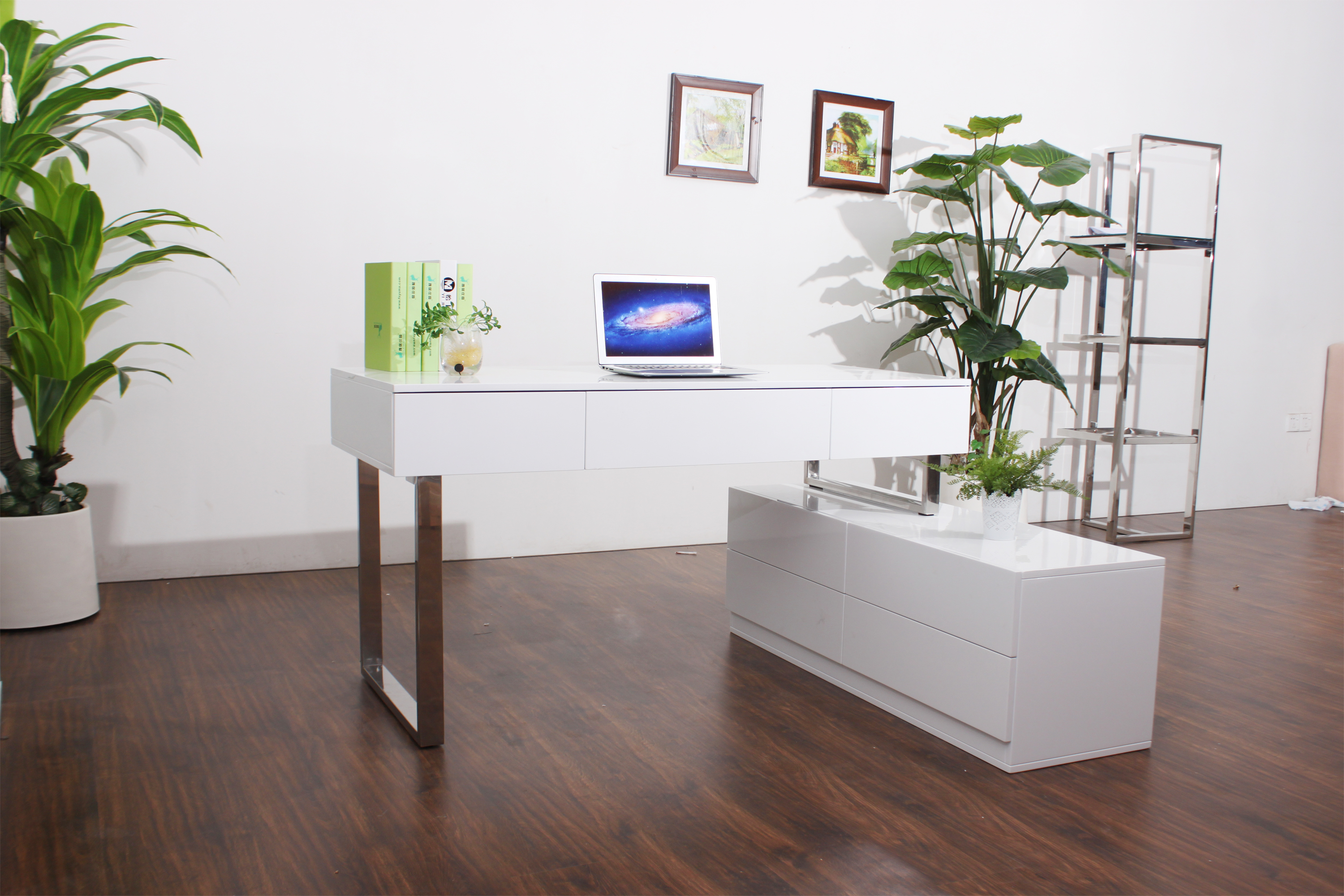 KD12 Desk.jpg