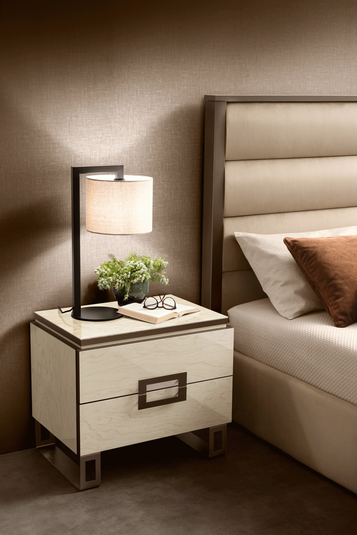 Bedroom-Furniture_Modern-Bedrooms-QS-and-KS_Poesia-Bedroom-Light_1668459084_side_2.jpg