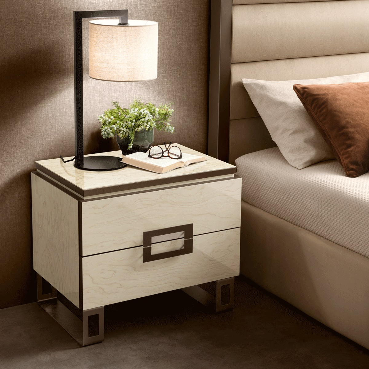 Bedroom-Furniture_Modern-Bedrooms-QS-and-KS_Poesia-Bedroom-Light_1668459084_side_2.jpg