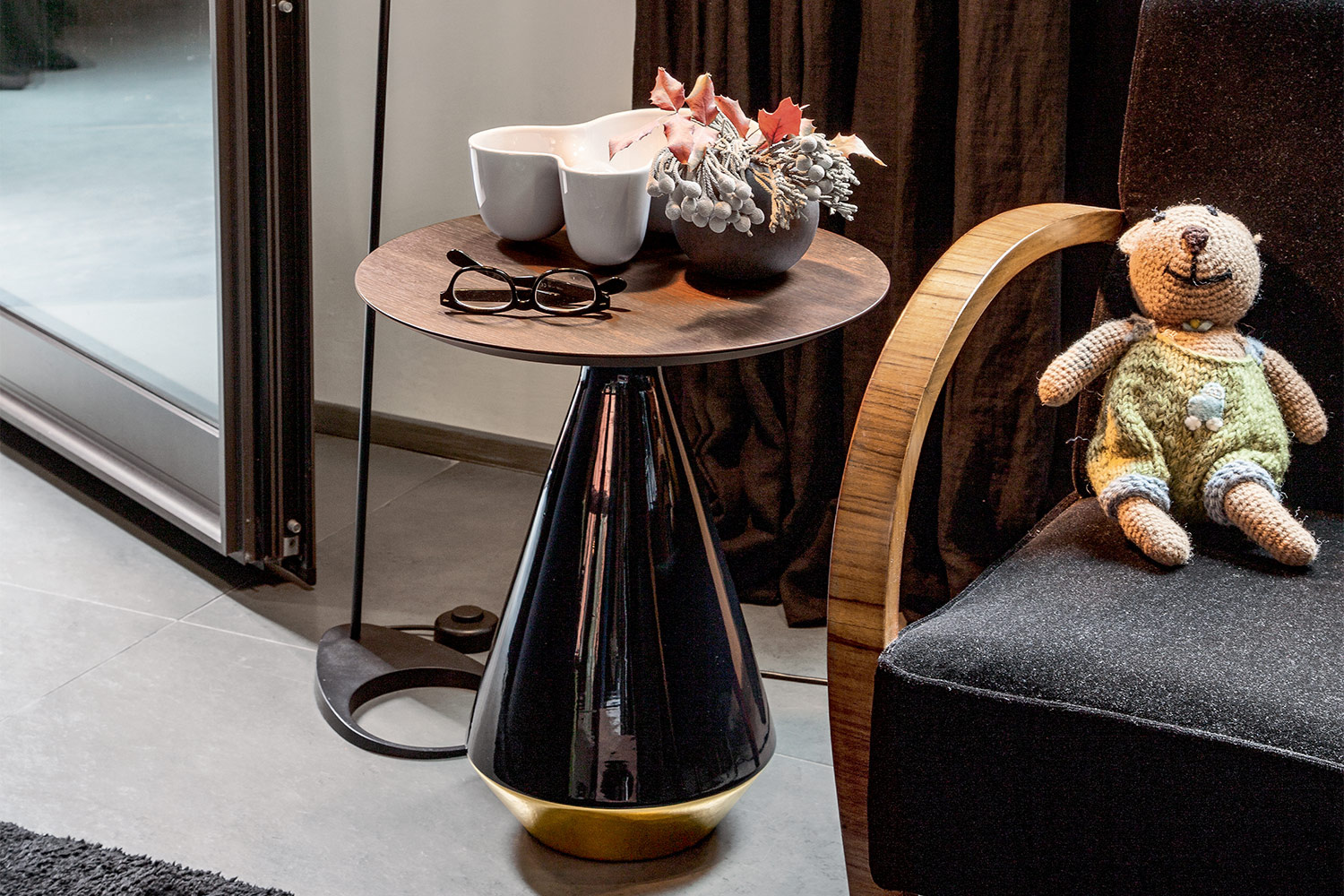 amira-end-table-00.jpg