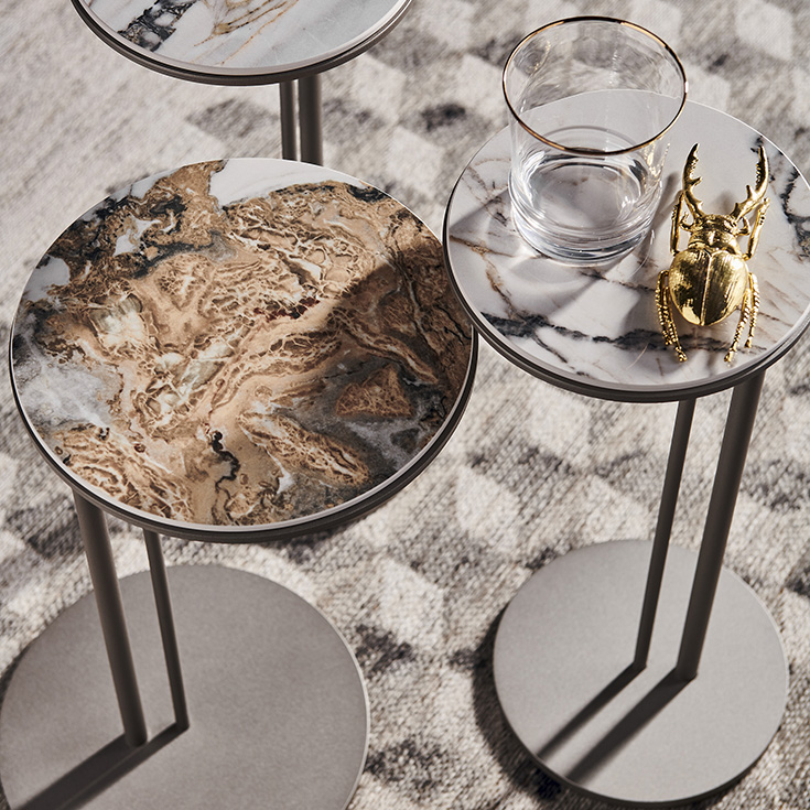 カッテランイタリア　スティング　テーブル Sting Accent Table - Black - Cantoni
