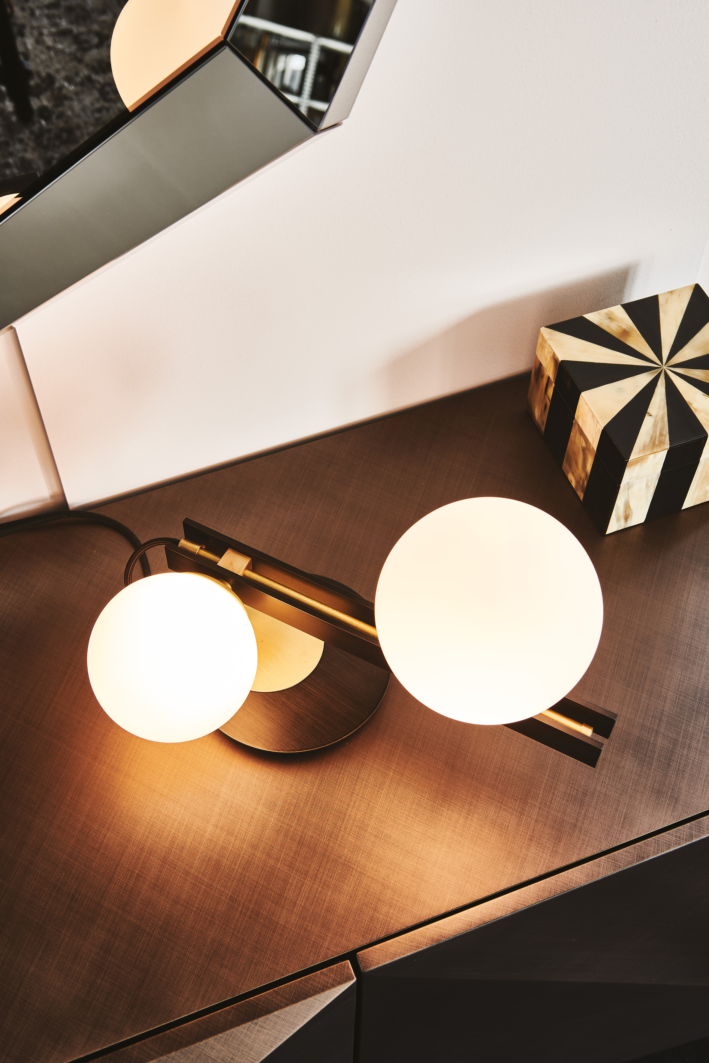 Planeta Table Lamp - Thumbnail 4