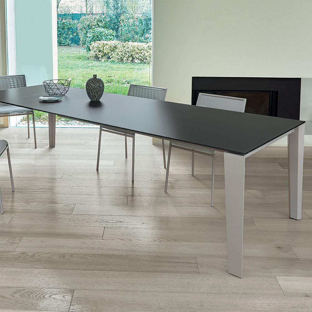 Winny Dining Table