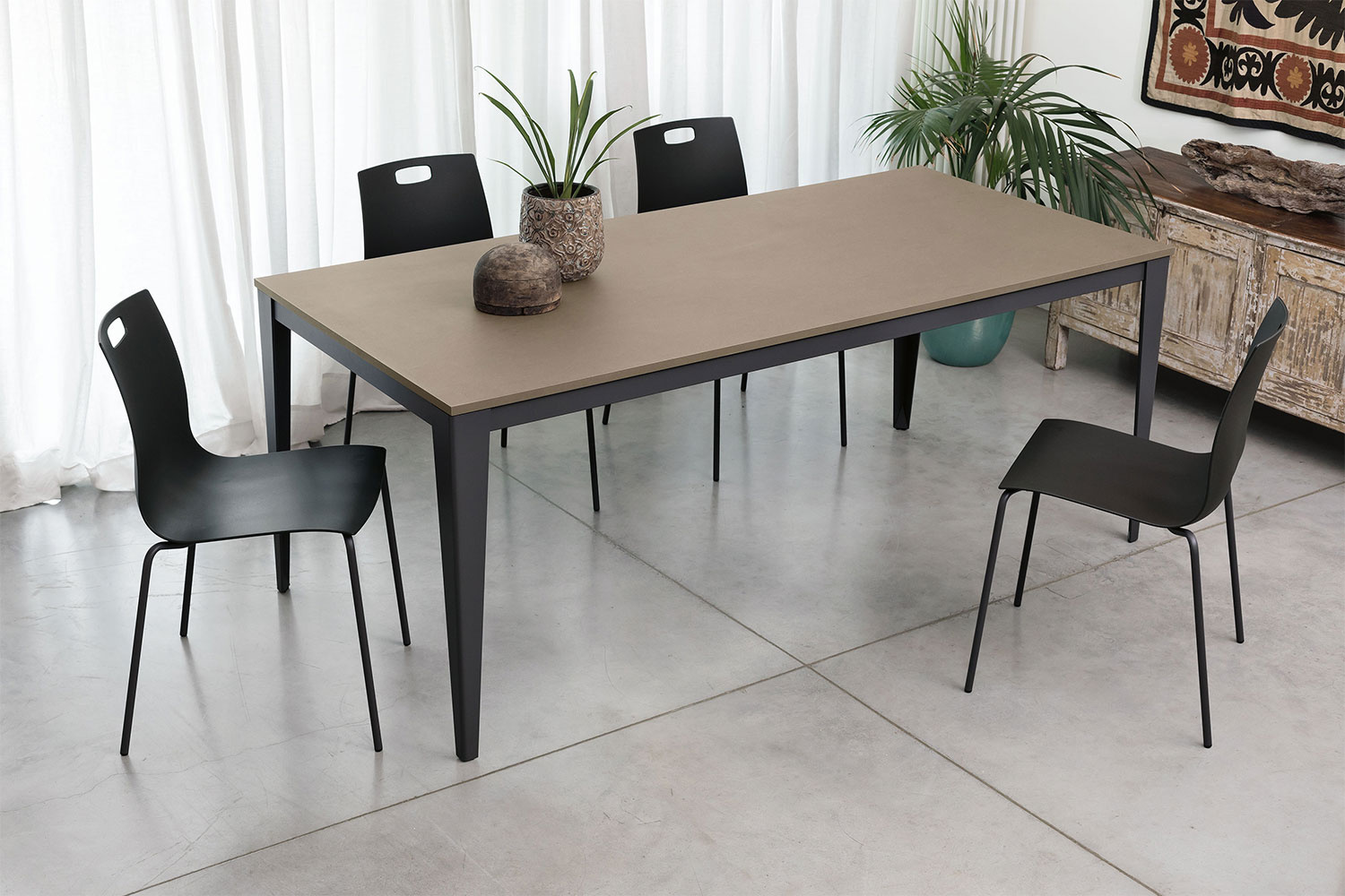 dom-dining-table-09.jpg