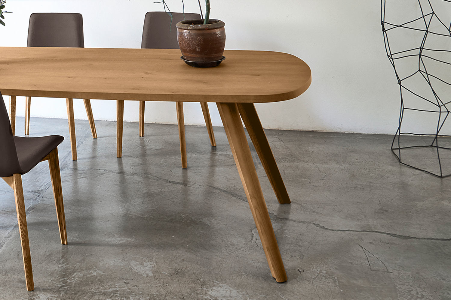 bistrot-oblong-dining-table-02.jpg
