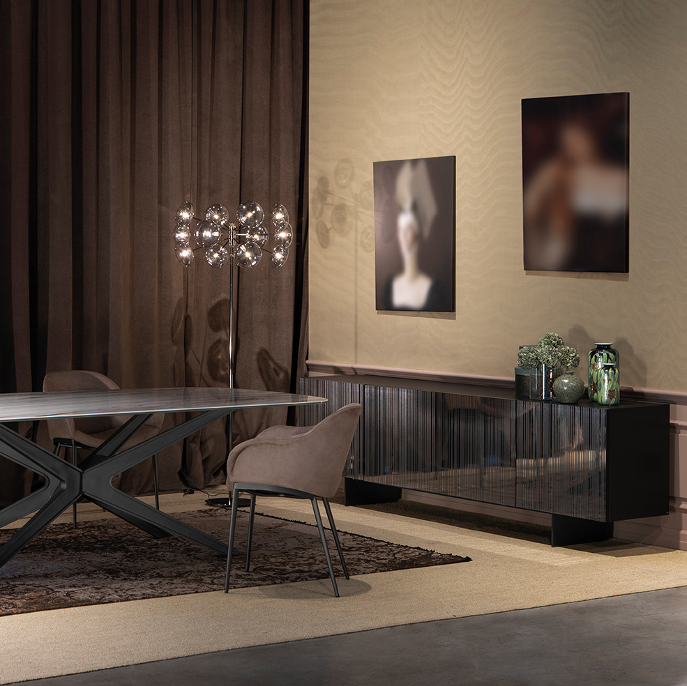 blade-dining-table_2.jpg