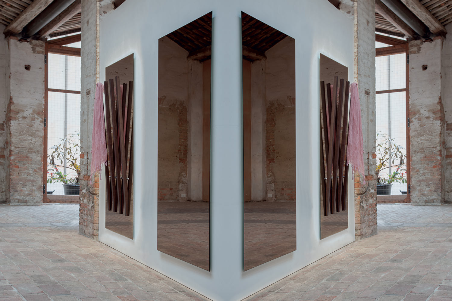 alicante-mirror-coat-rack-01.jpg