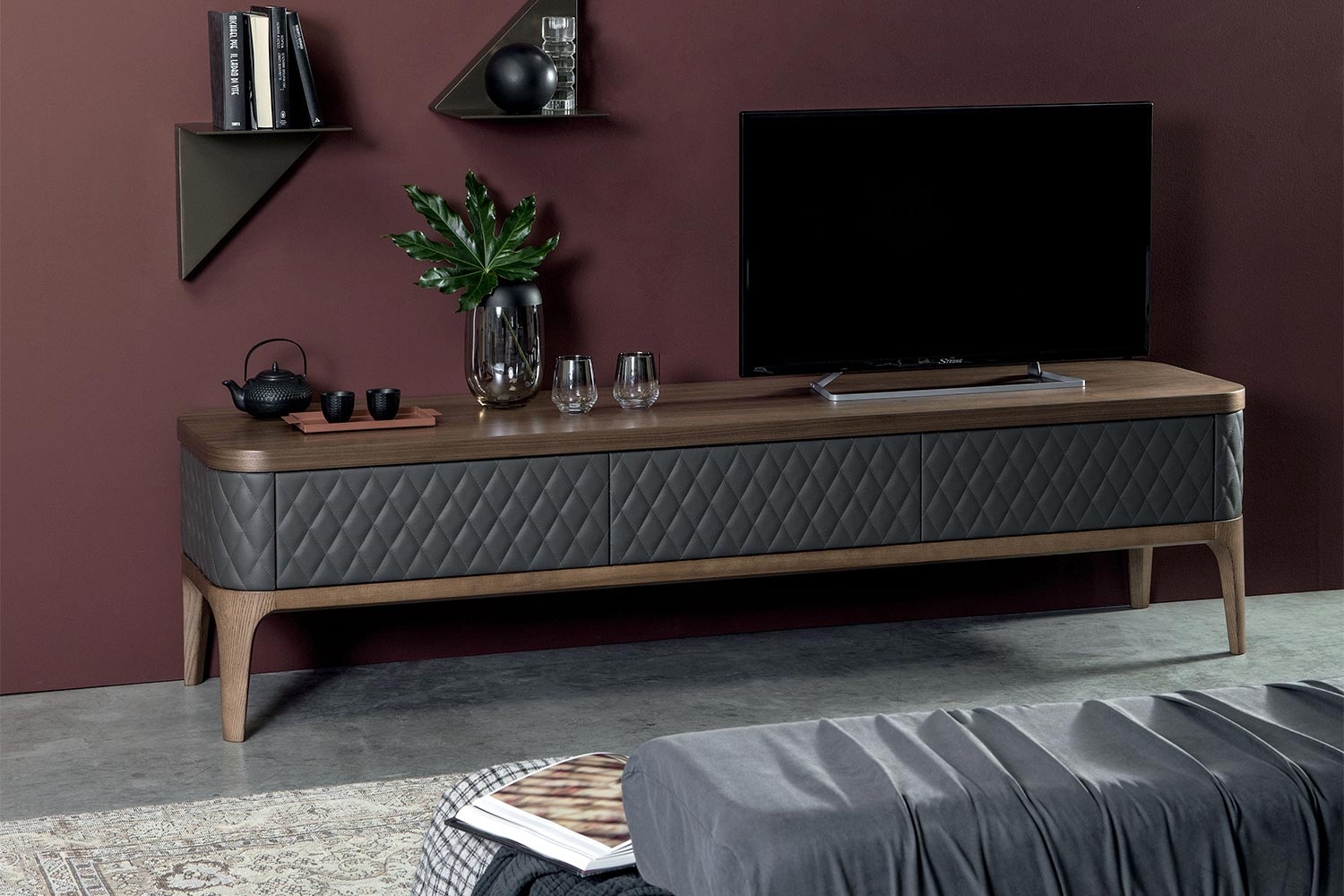 tiffany-tv-stand-01.jpg