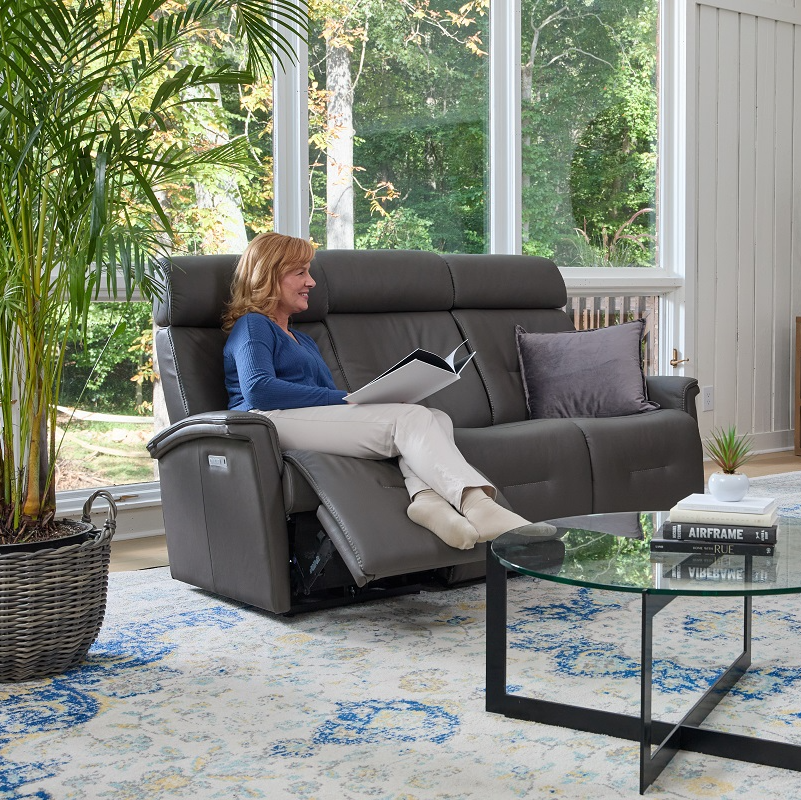 FJ-Rome-WS-3Seat-AL-Graphite-Lifestyle-9.jpg