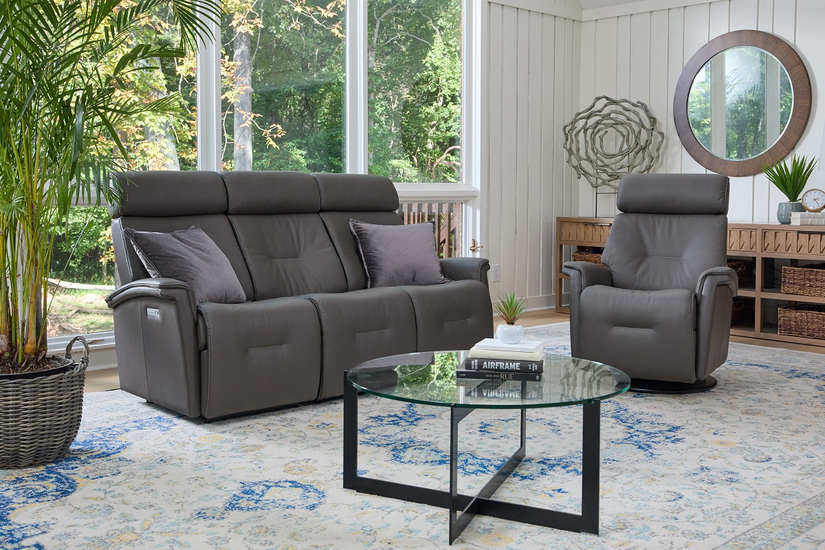 FJ-Rome-WS-3Seat-AL-Graphite-Lifestyle-1.jpg