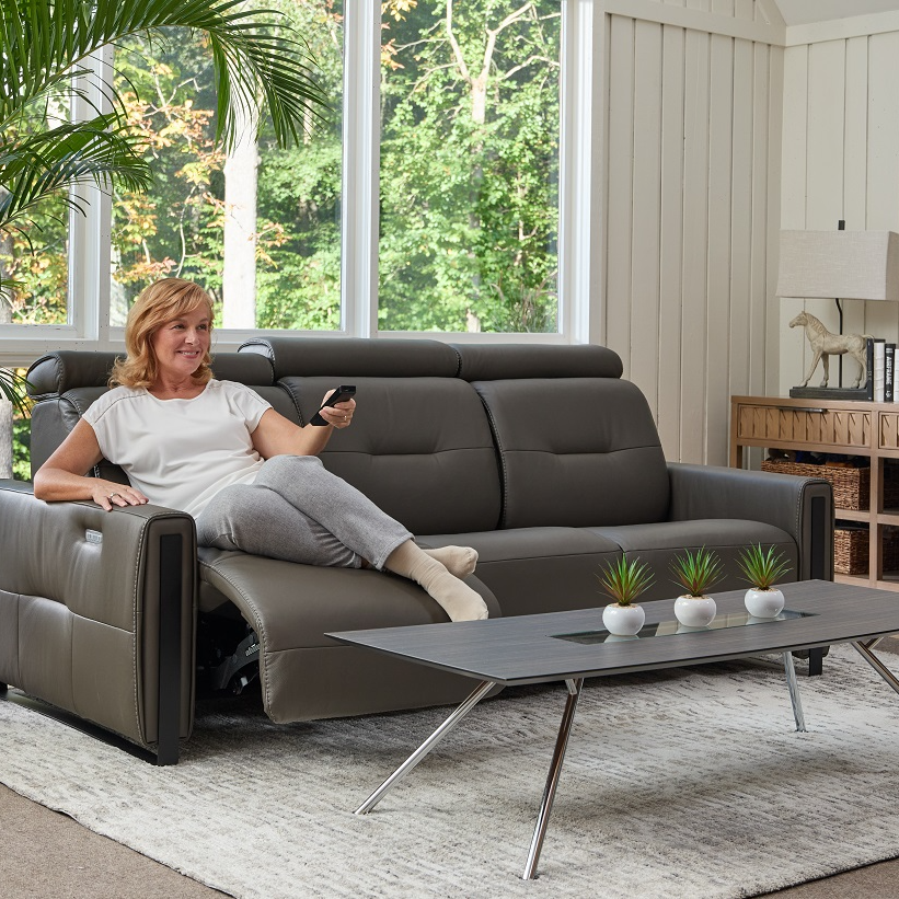 Fjords-Monte-Carlo-3-Seat-AL-Graphite-Lifestyle-2-6.jpg