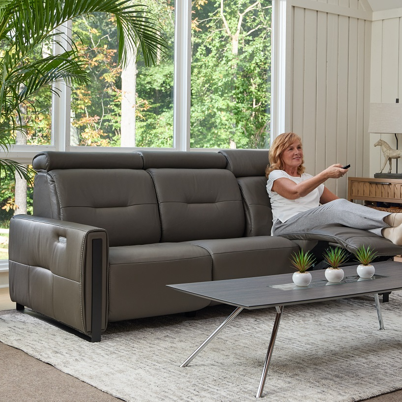 Fjords-Monte-Carlo-3-Seat-AL-Graphite-Lifestyle-5.jpg