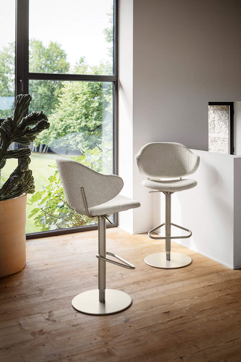 calligaris-Holly-bastool-gas-lift-beige-cs2231_P46M_T2Ginterior-barszek-gazlift-bezs-innoconceptdesign-1.jpg