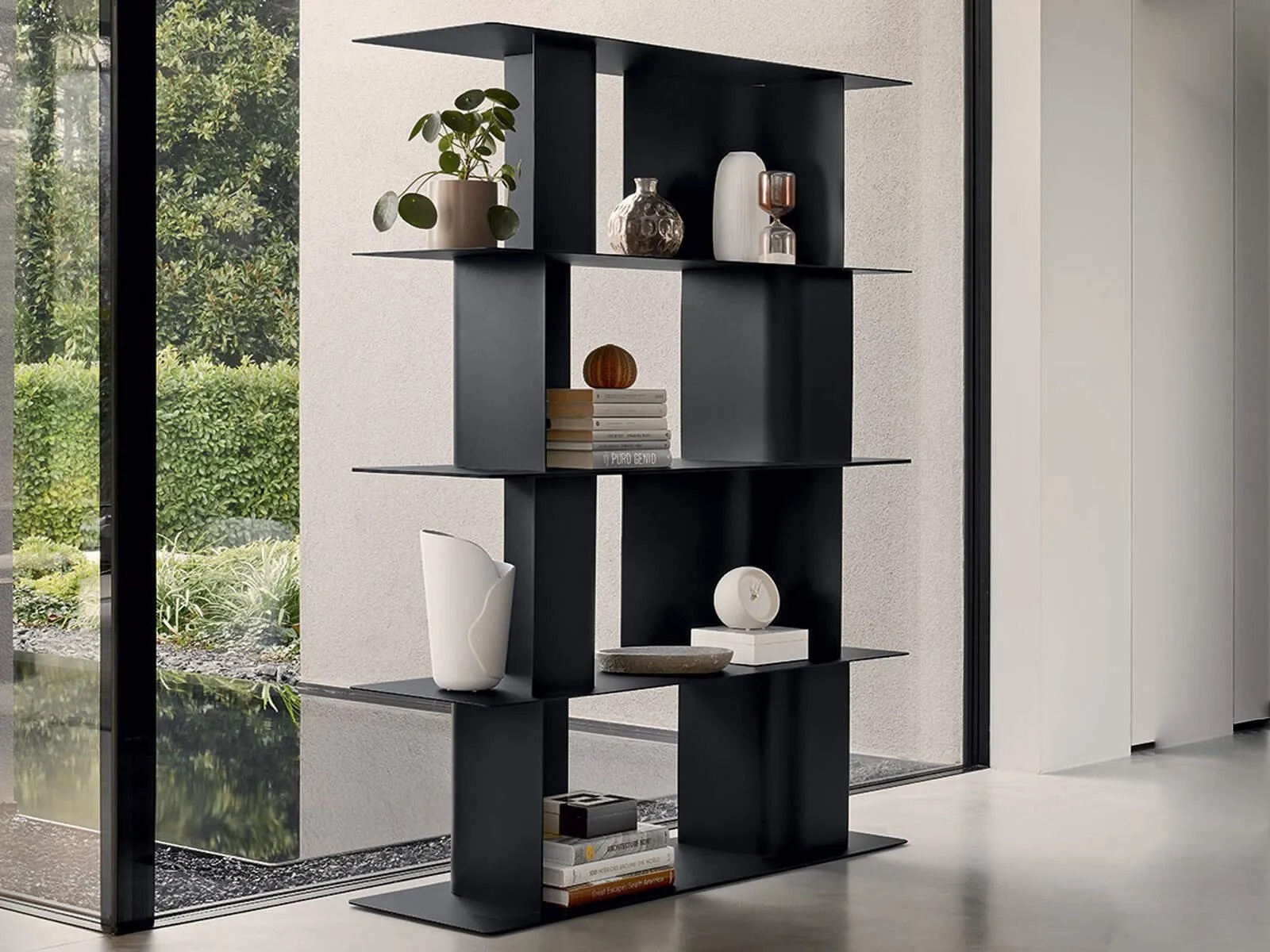 calligaris-carv-bookcase-large-black-interior-konyvespolc-nagy-fekete-enterior-innoconceptdesign-3.jpg