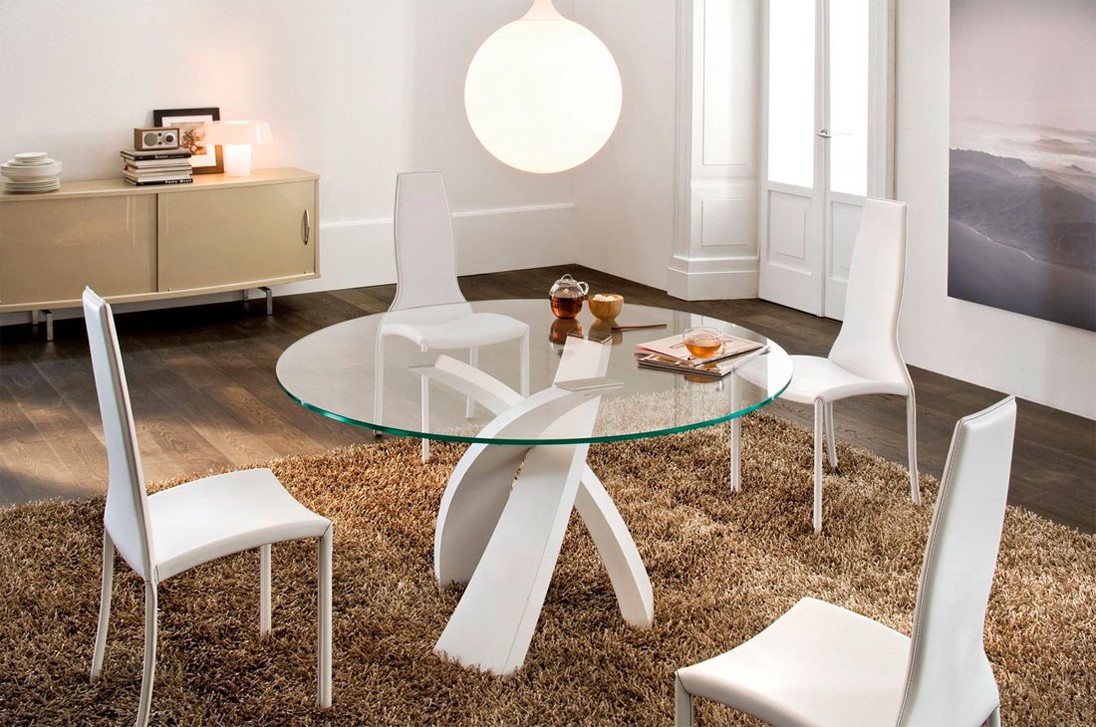 eliseo_dining_round.jpg