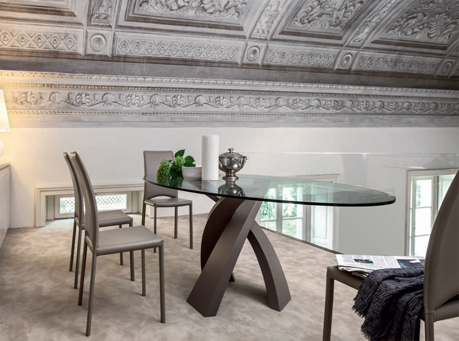 eliseo_dining_oval.jpg