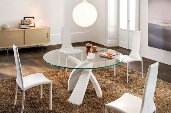 eliseo_dining_round.jpg